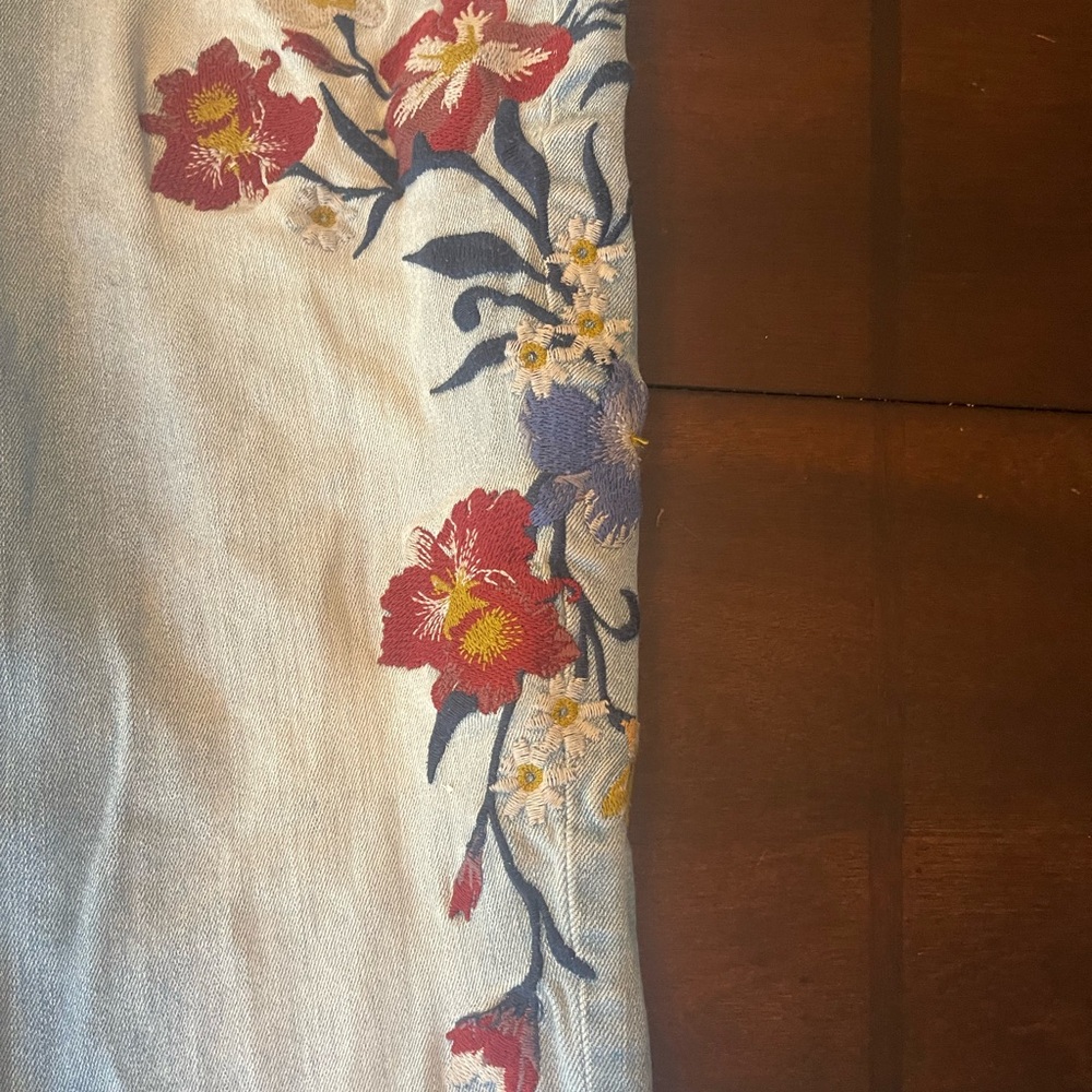 Embroidered jeans - Picture 2 of 7